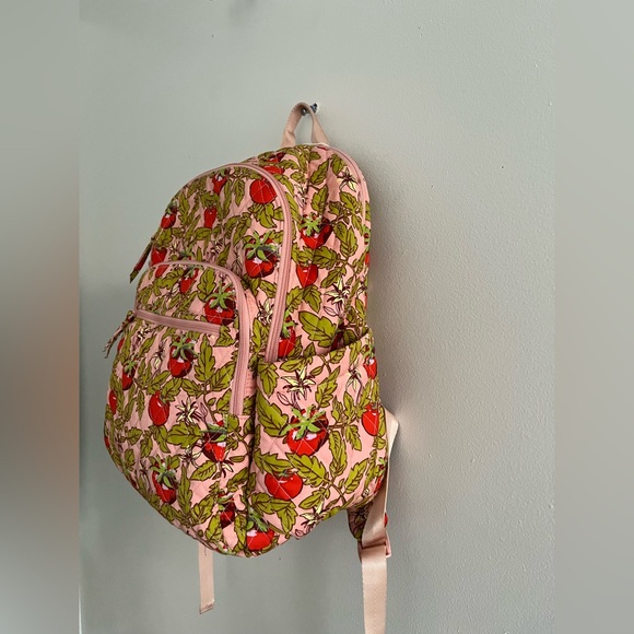 NWOT Vera Bradley Tomato Vines Bancroft Backpack - Picture 2 of 10
